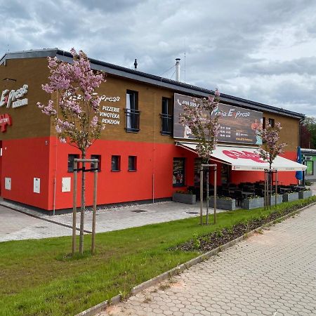 Penzion Kuzelna Otel Trutnov Dış mekan fotoğraf